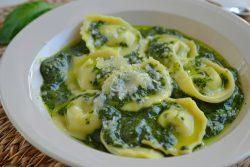 Capelletti com pesto