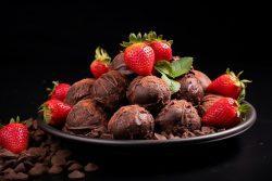 Trufa de morango com chocolate
