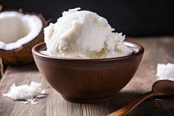 Sorvete de coco e leite condensado