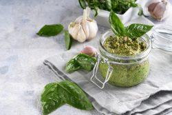 Pesto clássico de manjericão