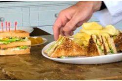 Club sandwich de camarão com manga
